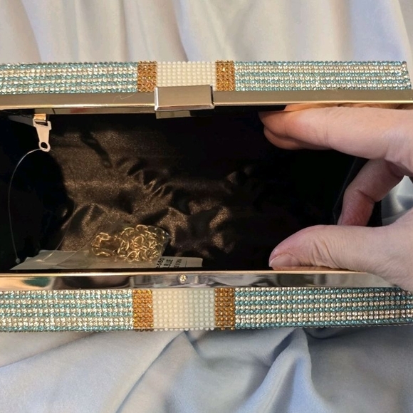 Crystal Embellished Money Clutch - Picture 3 of 7
